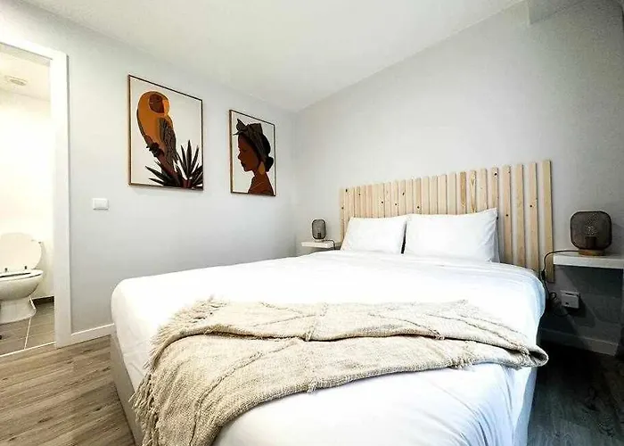 Pena Apartments A By Mth